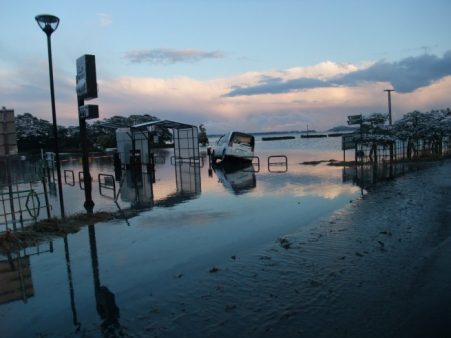 松島で震災に見舞われたNilsam。（「東京ぼっちA-22」より）